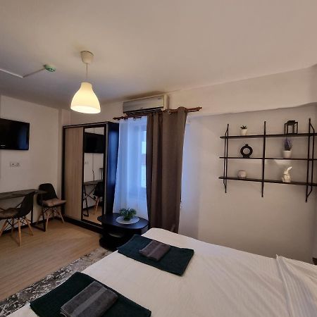Central & Comfy, Peaceful Apt In ياش المظهر الخارجي الصورة